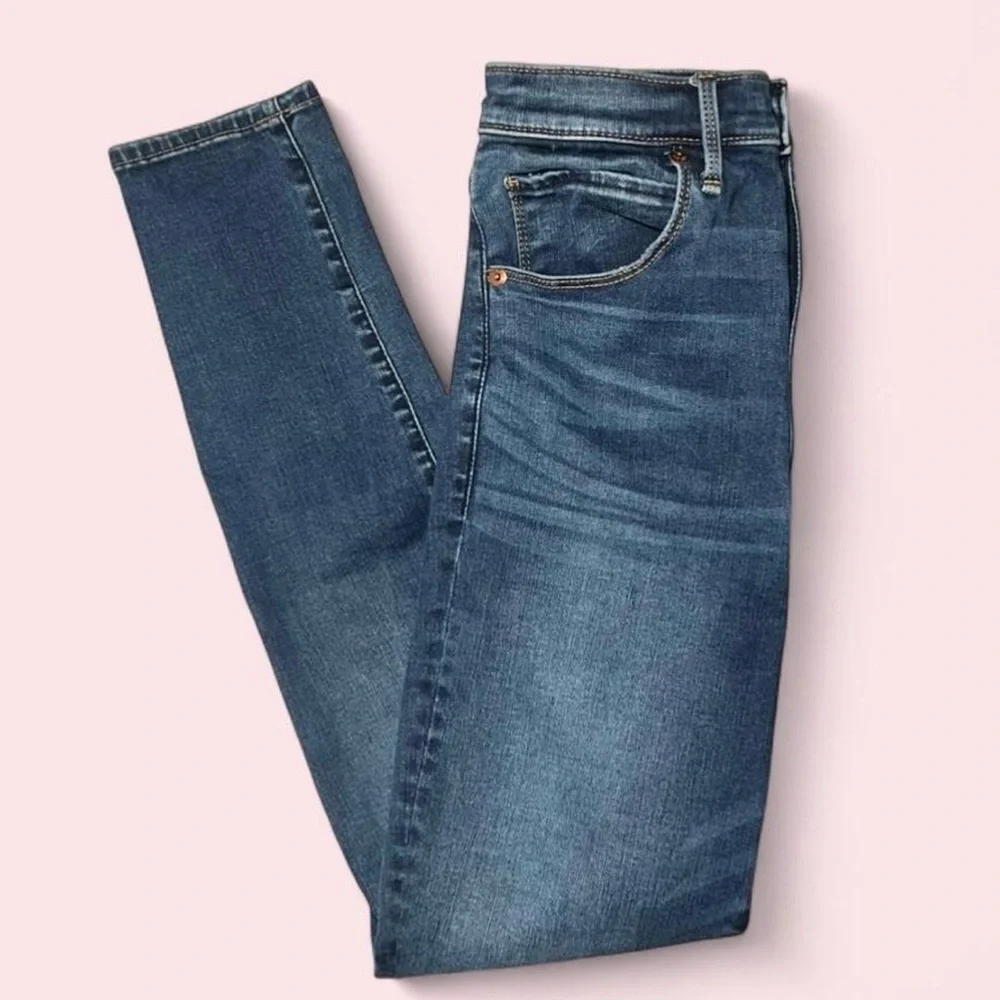 Abercrombie & Fitch Ultra High Rise Super Skinny Jeans Medium Wash Size 29/8R - Picture 1 of 6